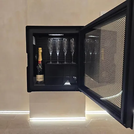Dune At Spanish Steps Luxury Apartment-suite 아파트 *