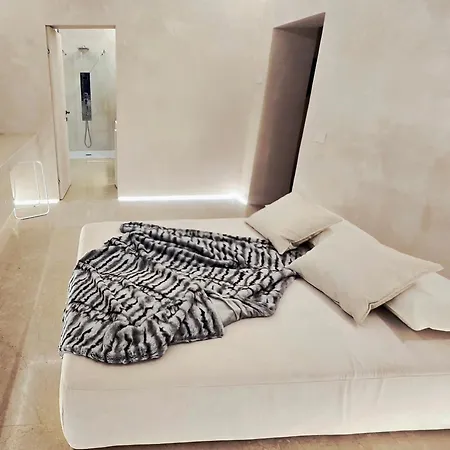 Dune At Spanish Steps Luxury Apartment-suite Apartment