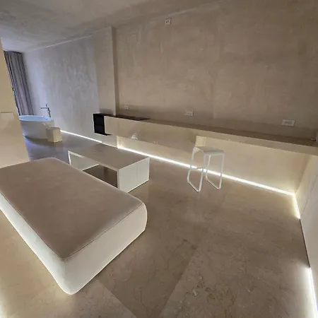 Dune At Spanish Steps Luxury Apartment-suite Apartment